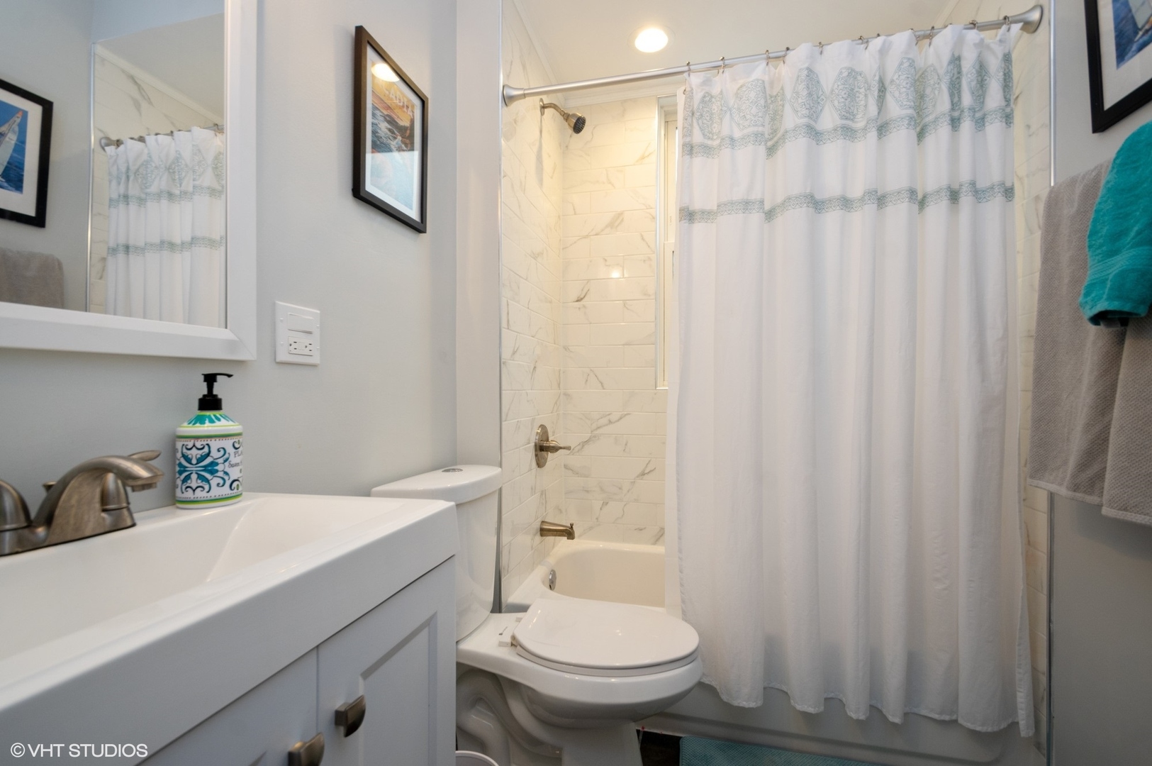 2710 West Fletcher Street Chicago, IL 60618 - Photo 8 of 24 a bathroom with a sink toilet and shower