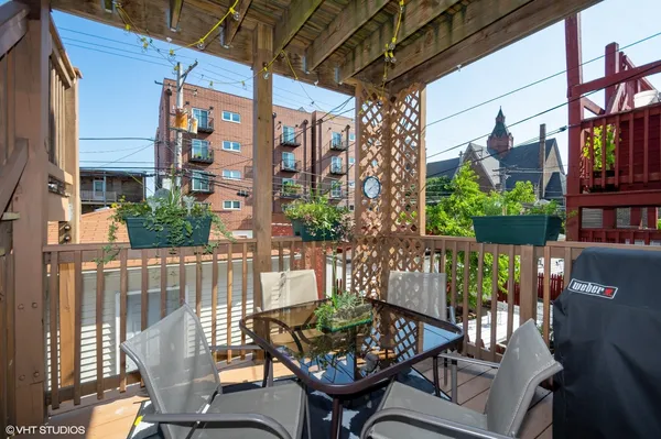 $749,000 | 2710 West Fletcher Street, Chicago, IL 60618