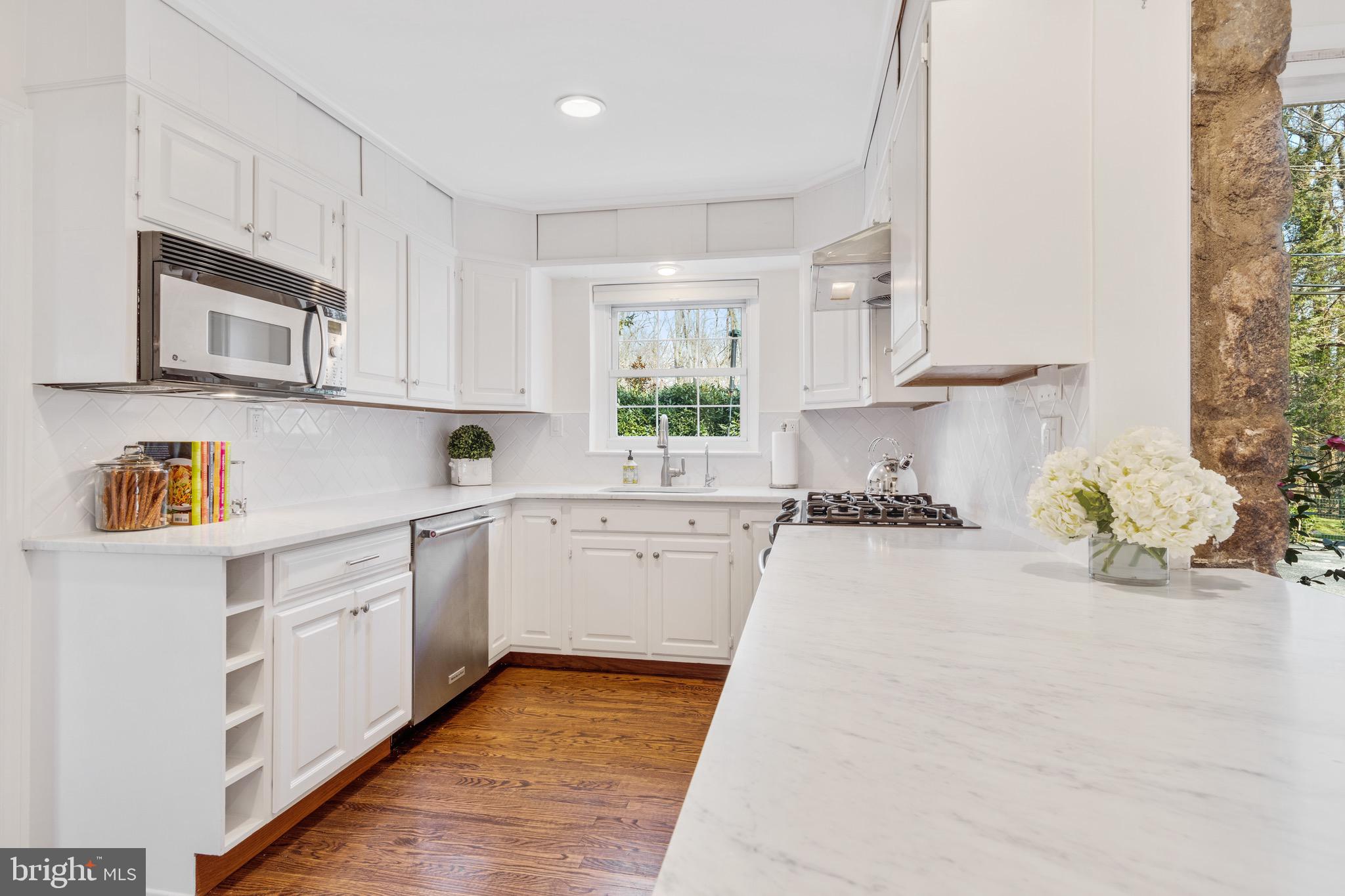 30 Crestline Road Wayne, PA 19087 - Photo 2 of 27 Kitchen- New Cararra marble countertops