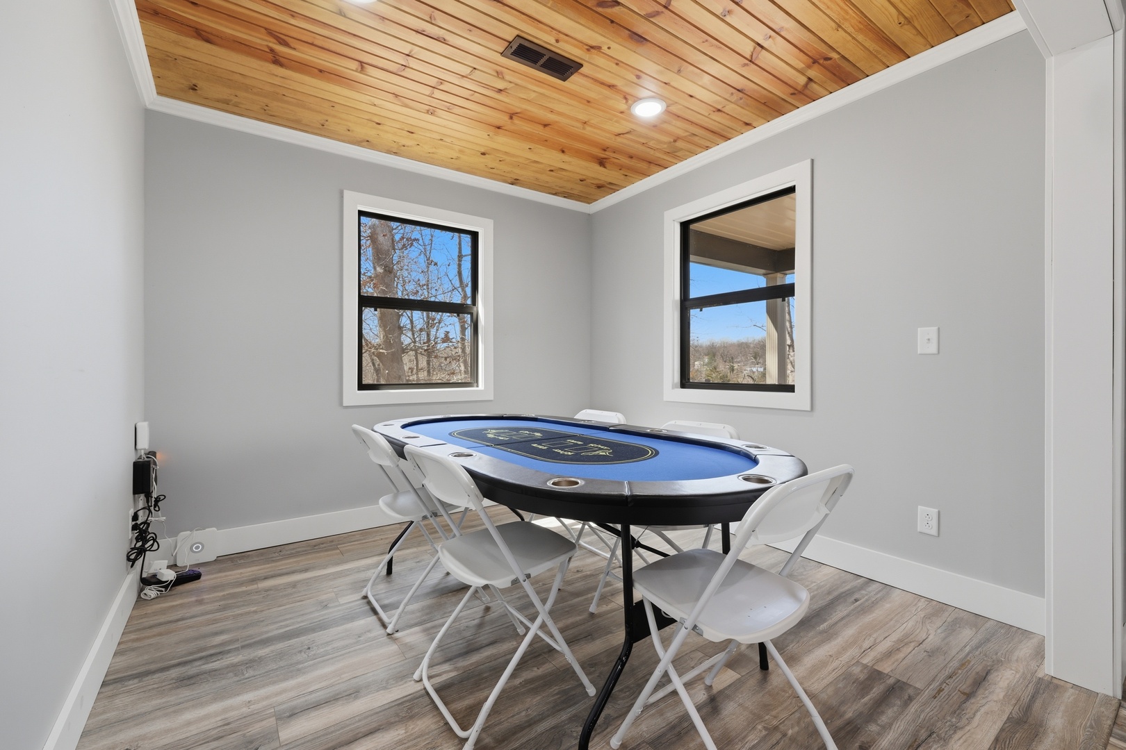 3675 Parrish Ridge Lane Goreville, IL 62939 - Photo 19 of 43 a view of a room with a table and chairs