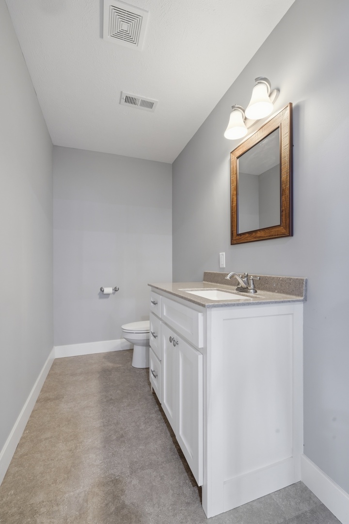 3675 Parrish Ridge Lane Goreville, IL 62939 - Photo 31 of 43 a bathroom with a toilet sink and mirror