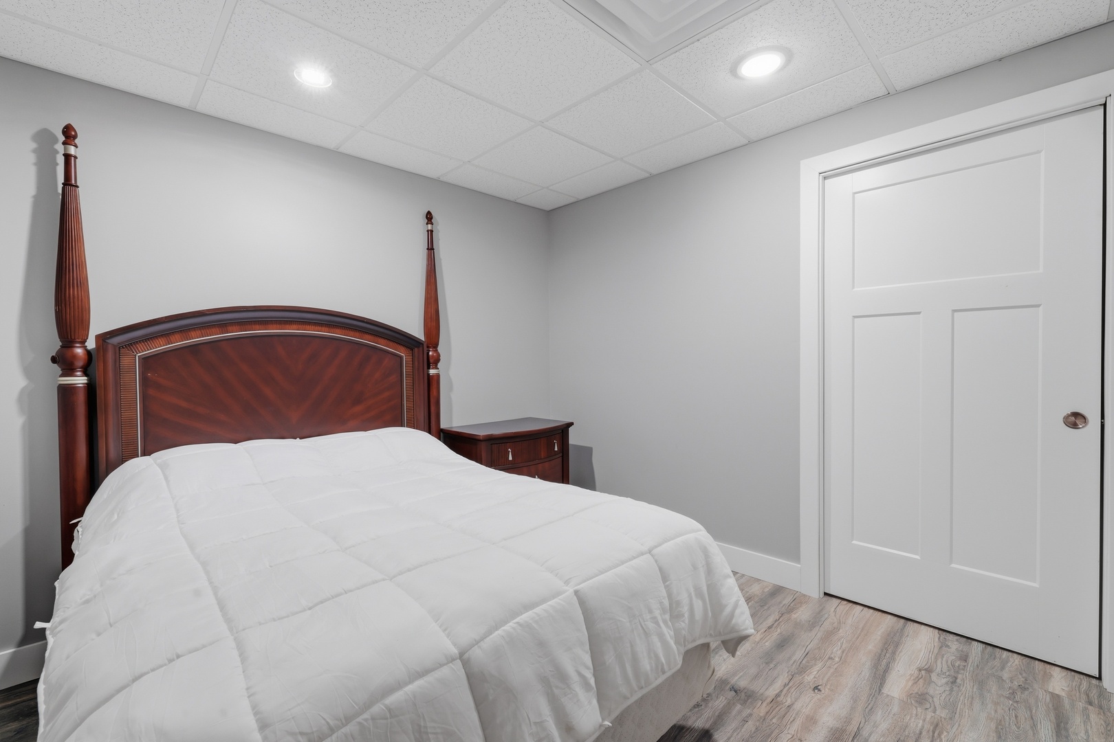 3675 Parrish Ridge Lane Goreville, IL 62939 - Photo 36 of 43 a bedroom with a bed and a closet