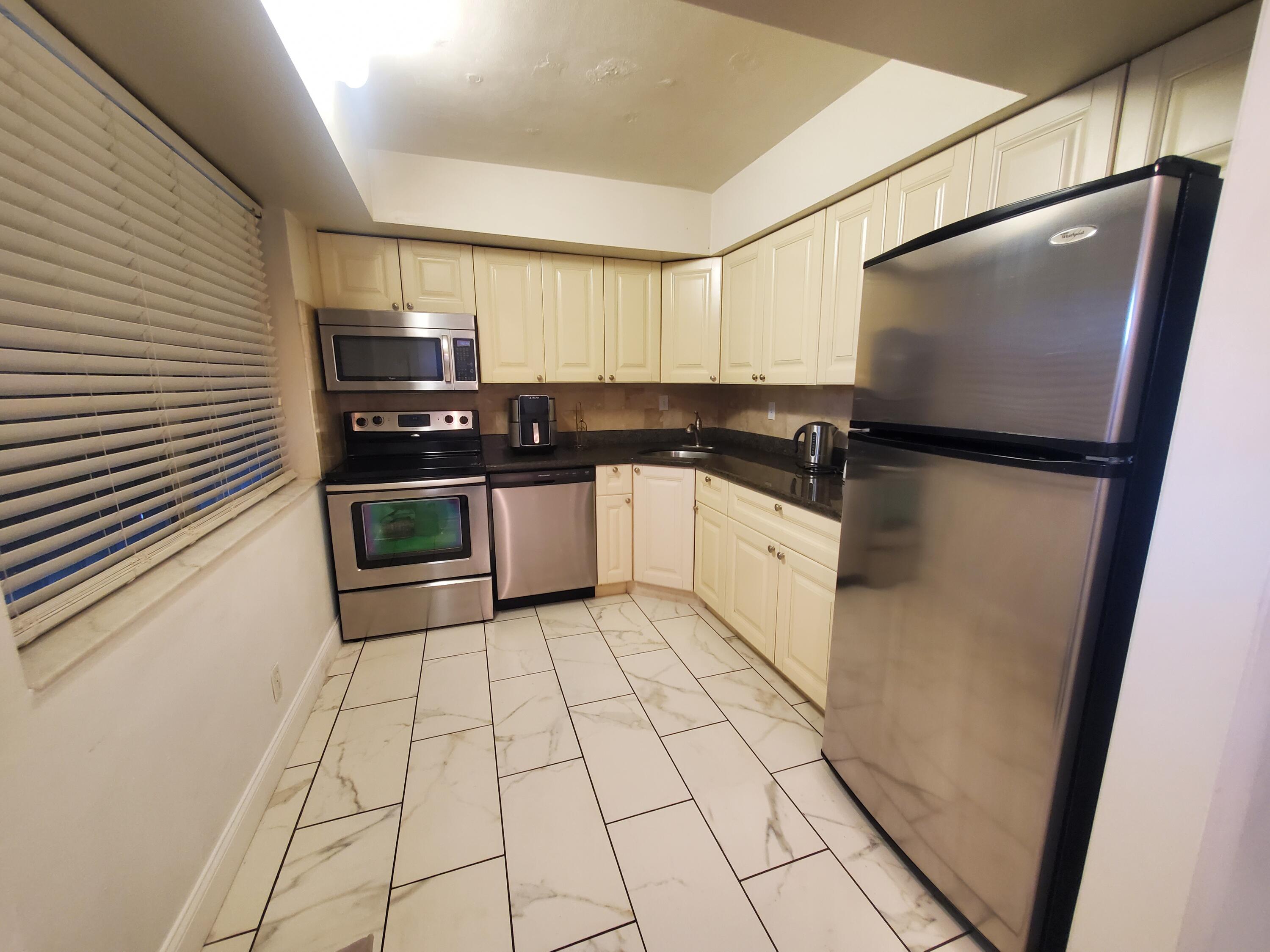20 Southeast 13th Street, Unit A6 Boca Raton, FL 33432 - Photo 12 of 14 kitchen