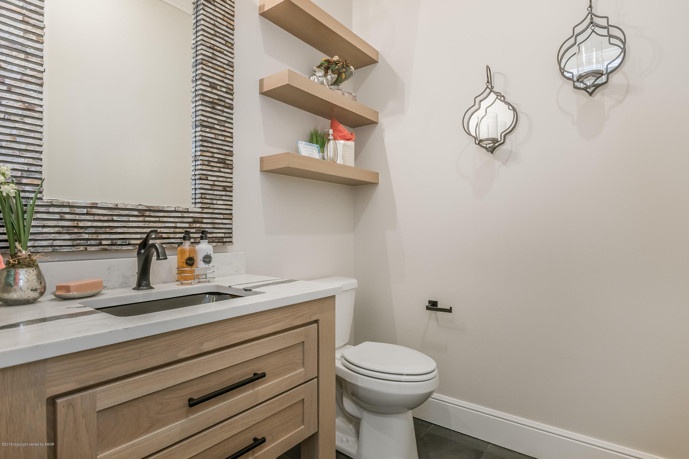 5600 Wesley Road Amarillo, TX 79119 - Photo 18 of 44 Powder Room