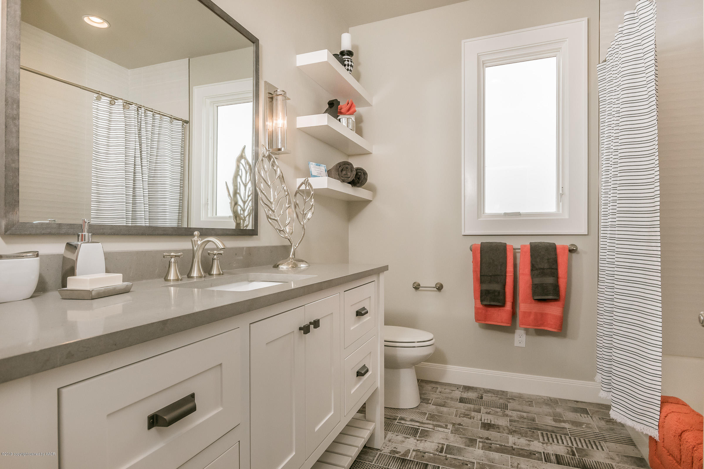 5600 Wesley Road Amarillo, TX 79119 - Photo 34 of 44 Upstairs Bathroom