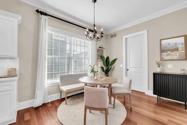 $1,200,000 | 749 East Sunnyside Avenue, Libertyville, IL 60048