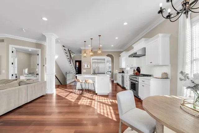 $1,200,000 | 749 East Sunnyside Avenue, Libertyville, IL 60048