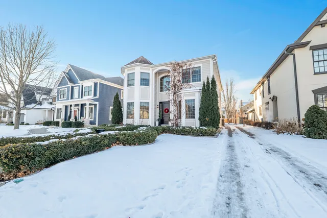 $1,200,000 | 749 East Sunnyside Avenue, Libertyville, IL 60048
