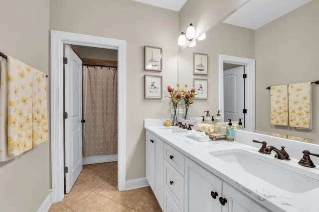 $1,200,000 | 749 East Sunnyside Avenue, Libertyville, IL 60048