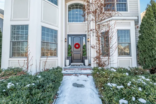 $1,200,000 | 749 East Sunnyside Avenue, Libertyville, IL 60048