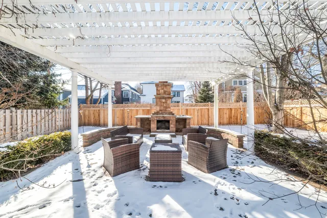 $1,200,000 | 749 East Sunnyside Avenue, Libertyville, IL 60048