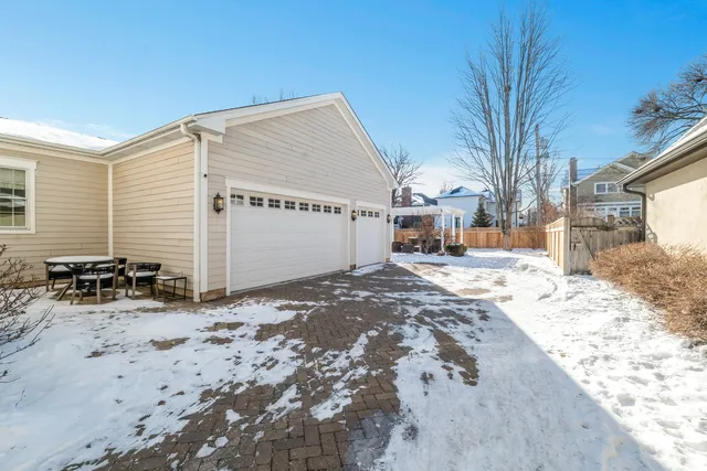 $1,200,000 | 749 East Sunnyside Avenue, Libertyville, IL 60048