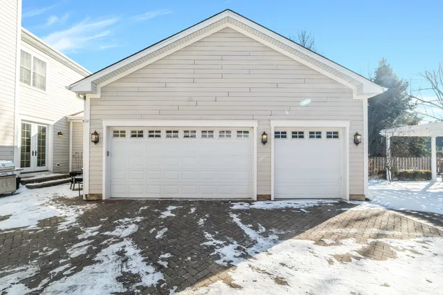 $1,200,000 | 749 East Sunnyside Avenue, Libertyville, IL 60048