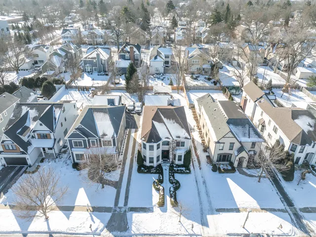 $1,200,000 | 749 East Sunnyside Avenue, Libertyville, IL 60048