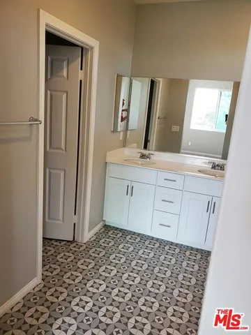 $1,195,000 | 757 Daniel Freeman Circle, Inglewood, CA 90301