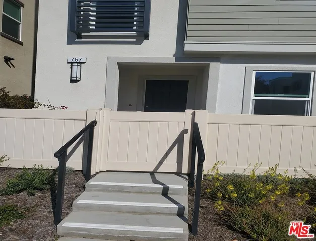 $1,195,000 | 757 Daniel Freeman Circle, Inglewood, CA 90301