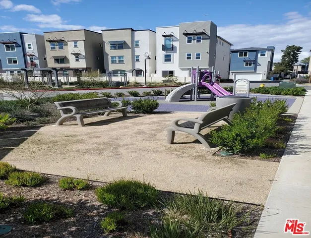 $1,195,000 | 757 Daniel Freeman Circle, Inglewood, CA 90301