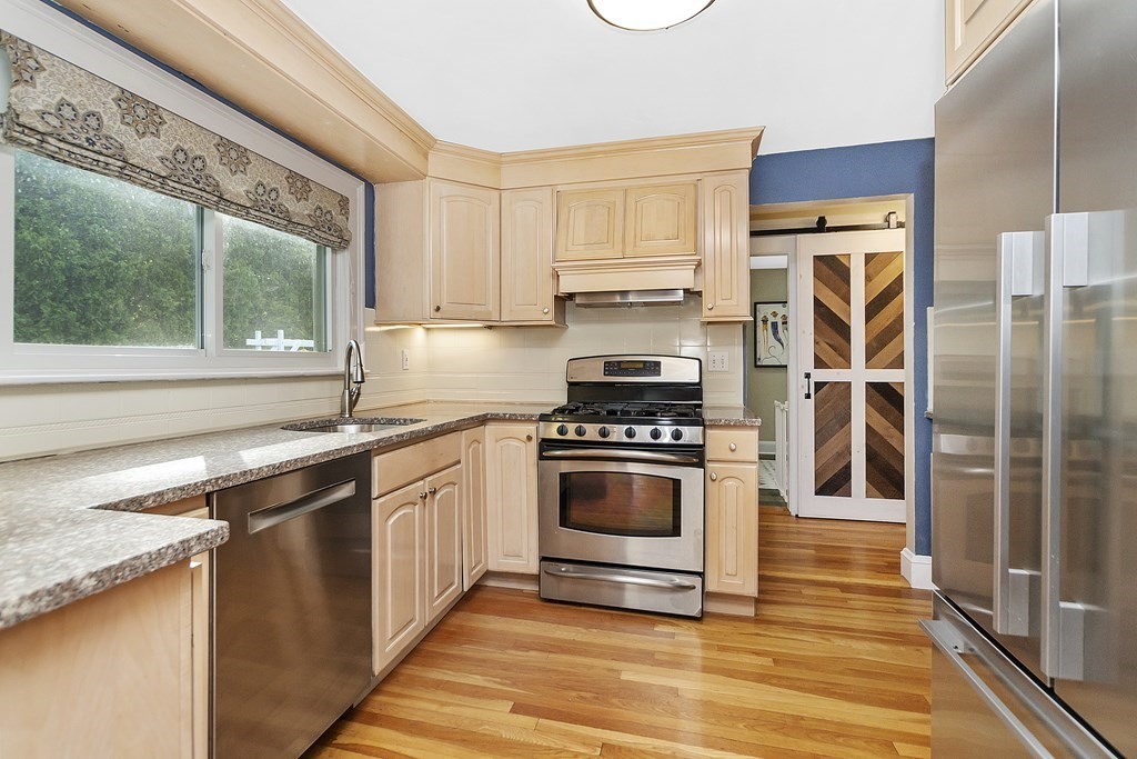 62 Bow Road Newton, MA 02459 - Photo 7 of 18