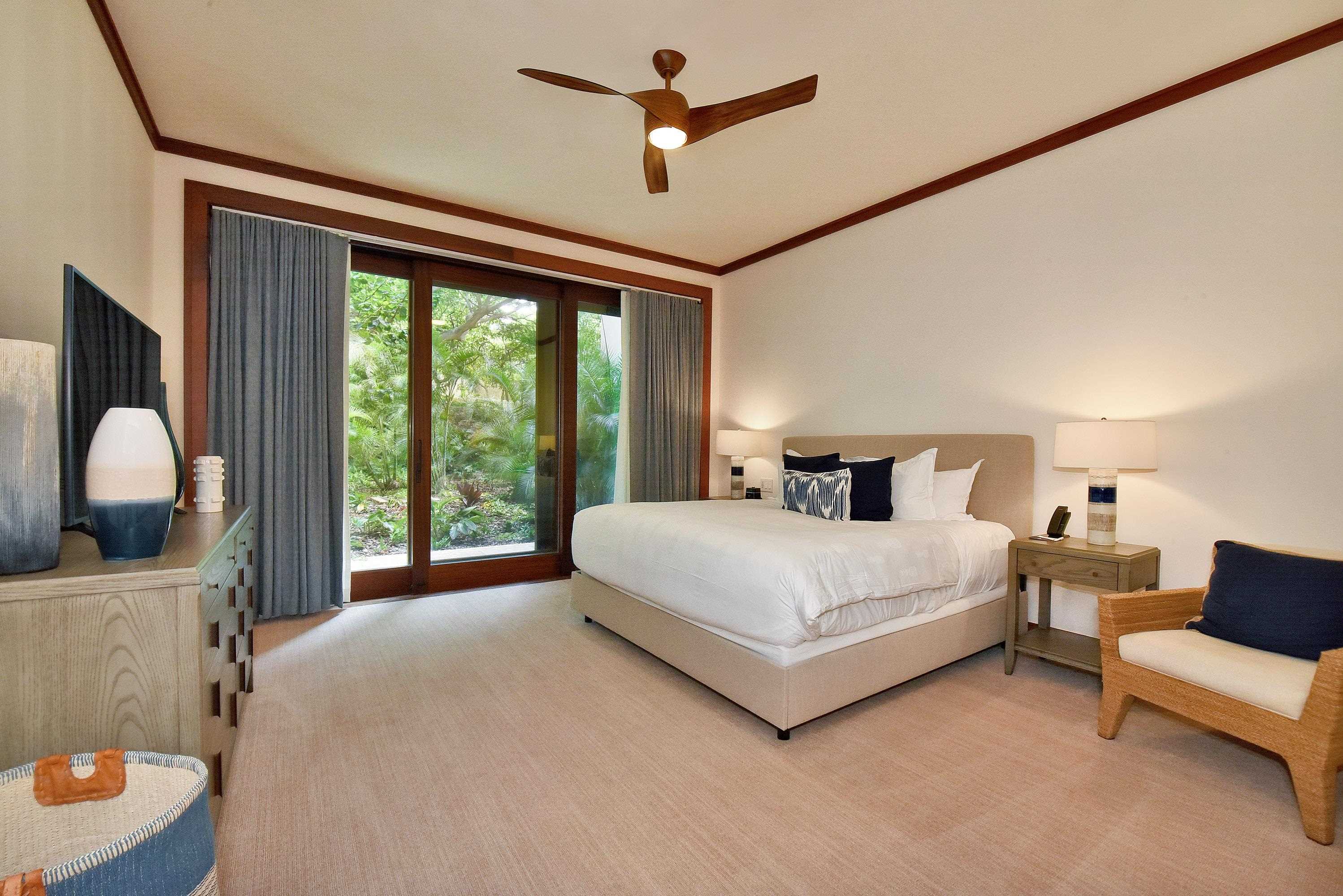 1 Bay Drive, Unit 5102 Lahaina, HI 96761 - Photo 20 of 50 a spacious bedroom with a bed and a large window