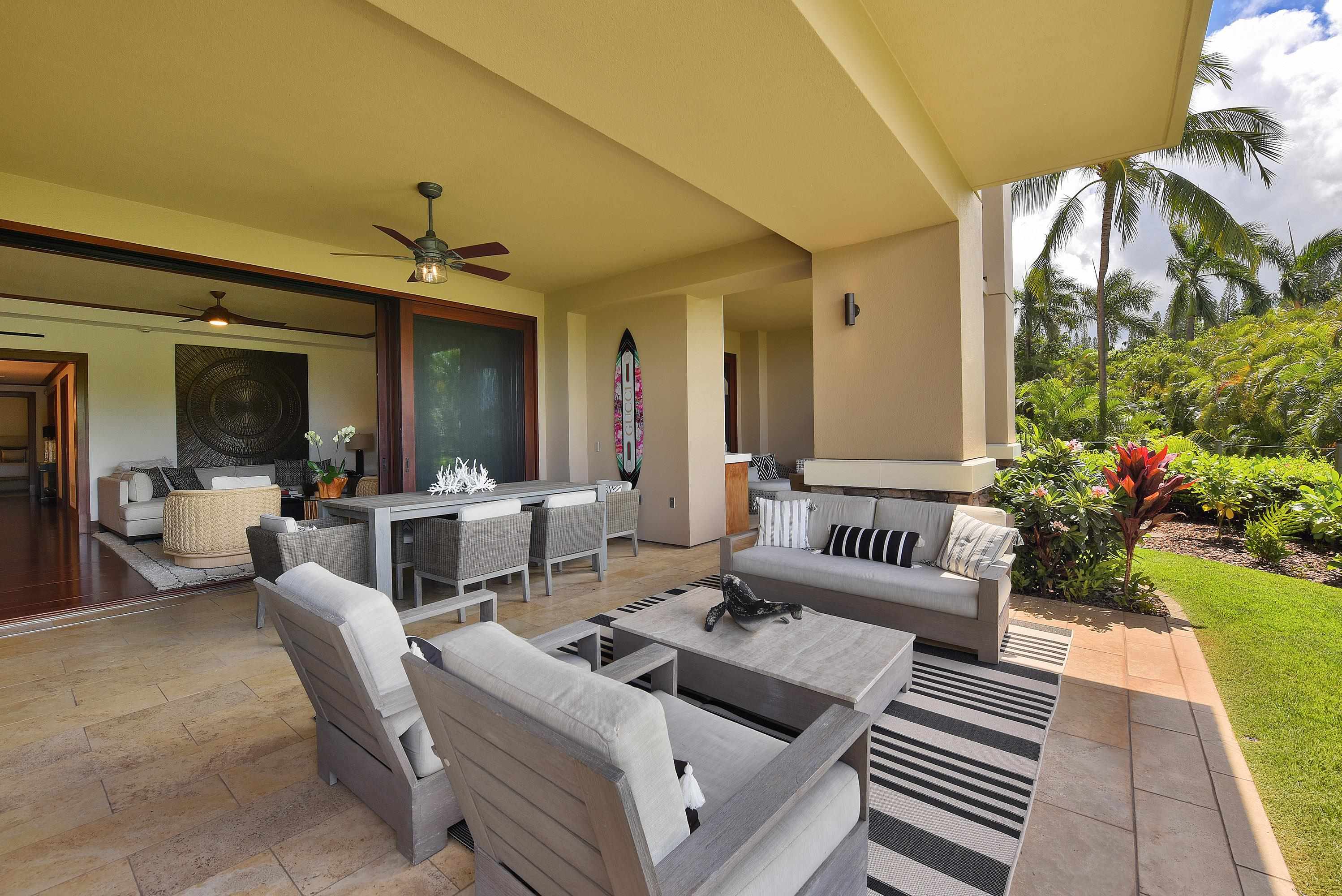 1 Bay Drive, Unit 5102 Lahaina, HI 96761 - Photo 32 of 50 a living room with furniture and a potted plant