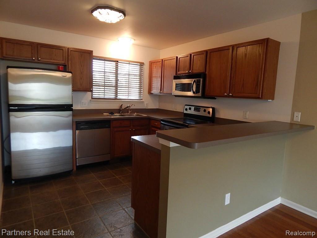 4605 Summer Ridge Drive, Unit 10 Howell, MI 48843 - Photo 5 of 23