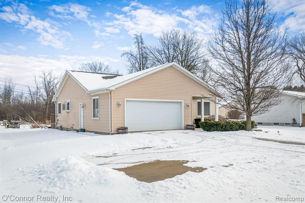 851 Range Road Marysville, MI 48040 - Photo 3 of 24