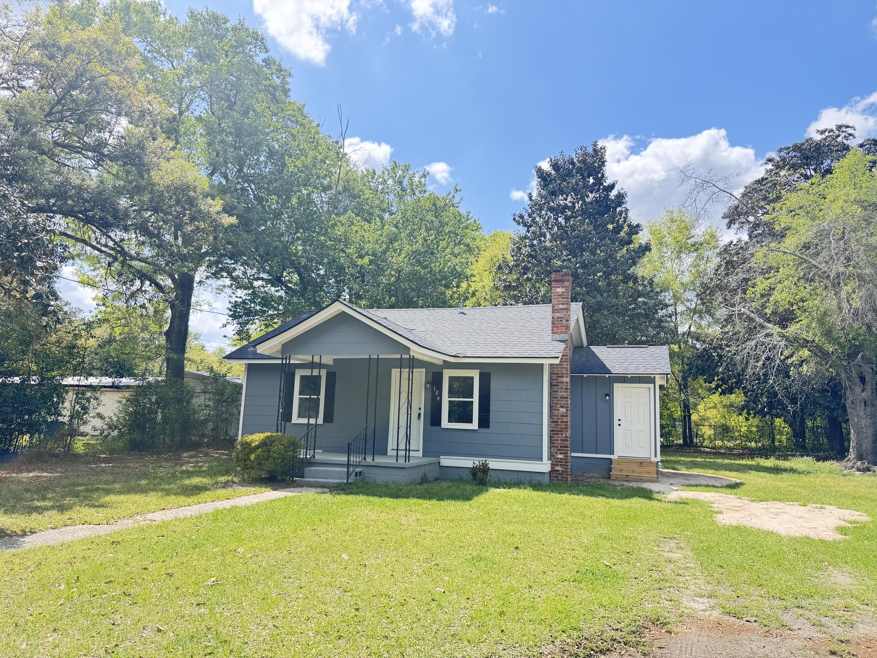 109 Alexander Walterboro, SC 29488 - Photo 2 of 25 109 Alexander Street