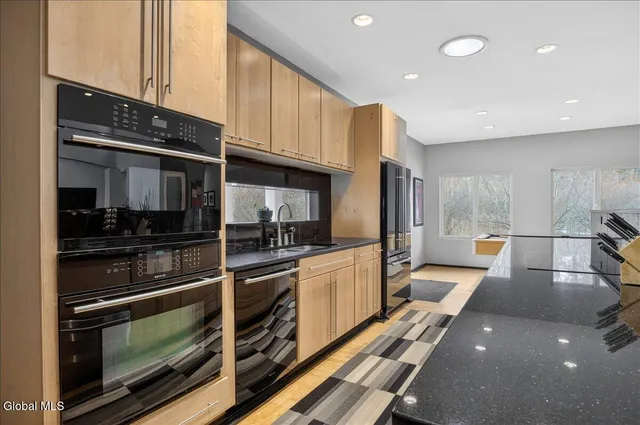 $895,000 | 7 Legends Way, Clifton Park, NY 12019