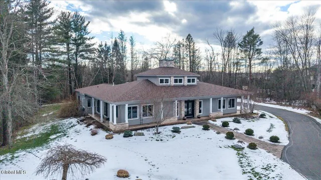 $895,000 | 7 Legends Way, Clifton Park, NY 12019