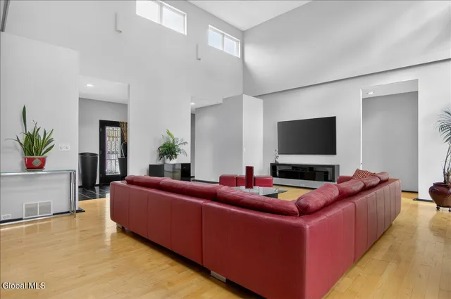 $895,000 | 7 Legends Way, Clifton Park, NY 12019