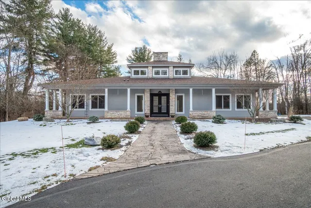 $895,000 | 7 Legends Way, Clifton Park, NY 12019