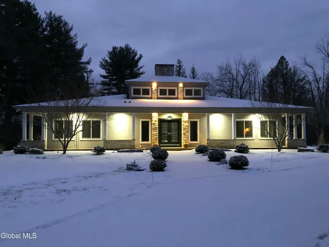 $895,000 | 7 Legends Way, Clifton Park, NY 12019