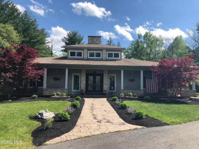 $895,000 | 7 Legends Way, Clifton Park, NY 12019
