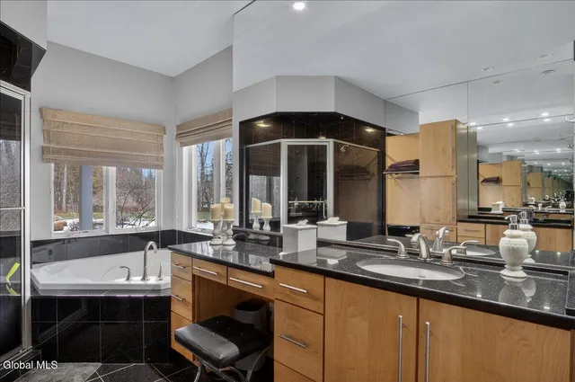 $895,000 | 7 Legends Way, Clifton Park, NY 12019