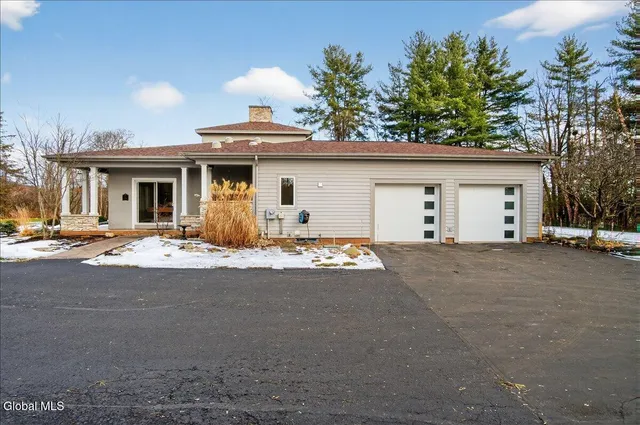 $895,000 | 7 Legends Way, Clifton Park, NY 12019