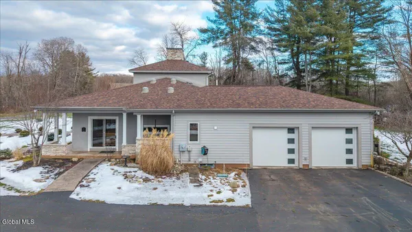 $849,000 | 7 Legends Way, Clifton Park, NY 12019