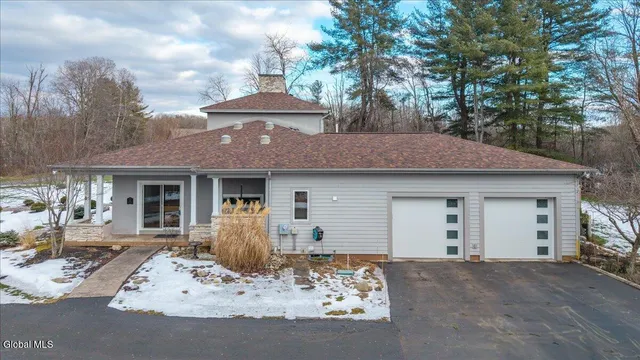 $895,000 | 7 Legends Way, Clifton Park, NY 12019