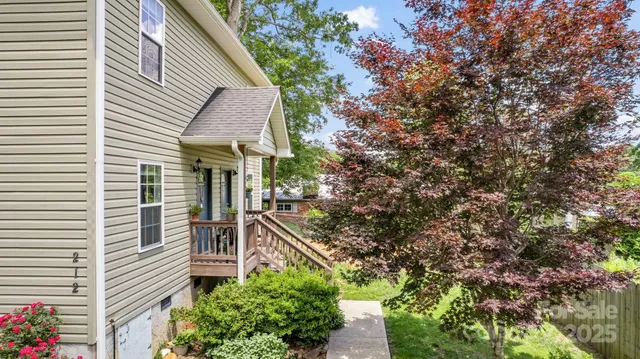 a house view with a backyard space