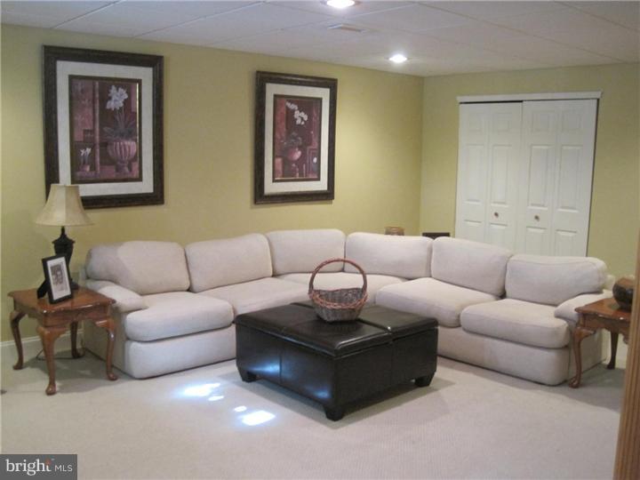 31 Bryce Road Berlin, NJ 08009 - Photo 17 of 21 Family Room