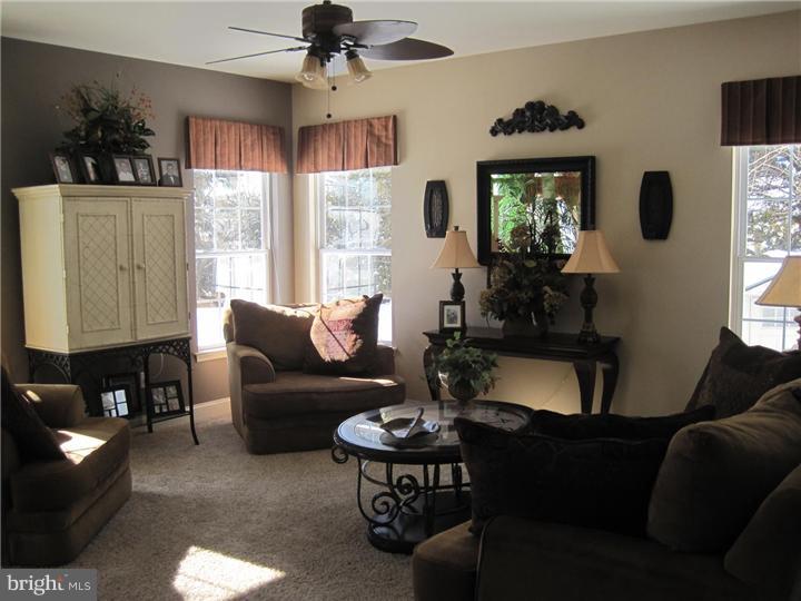 31 Bryce Road Berlin, NJ 08009 - Photo 3 of 21 Living Room