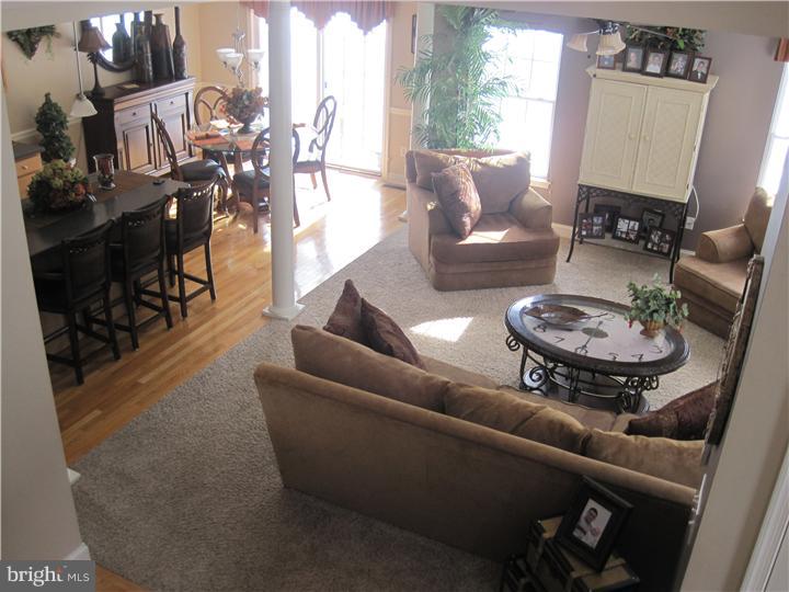31 Bryce Road Berlin, NJ 08009 - Photo 4 of 21 Living Room