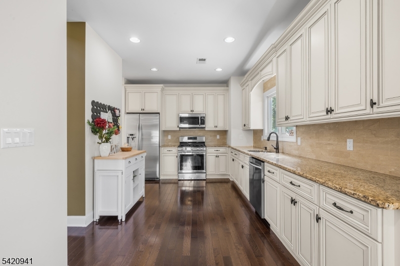 23 George Road Emerson, NJ 07630 - Photo 13 of 47