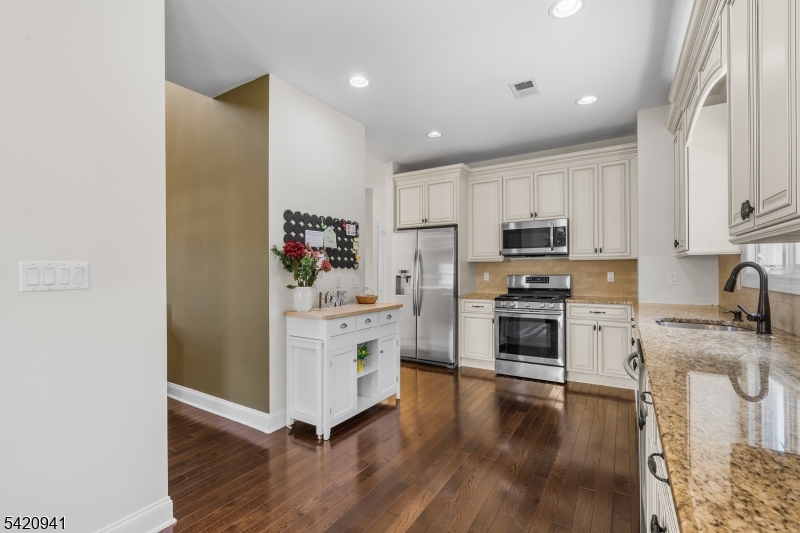 23 George Road Emerson, NJ 07630 - Photo 14 of 47