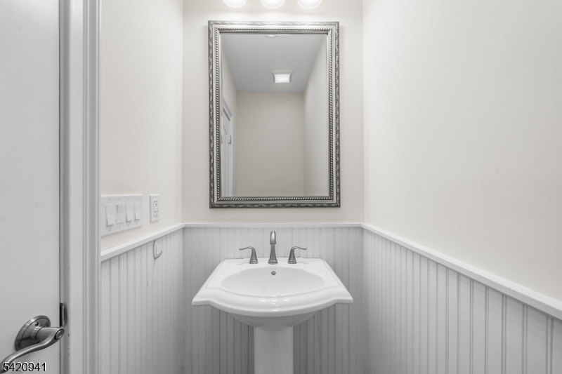 23 George Road Emerson, NJ 07630 - Photo 22 of 47