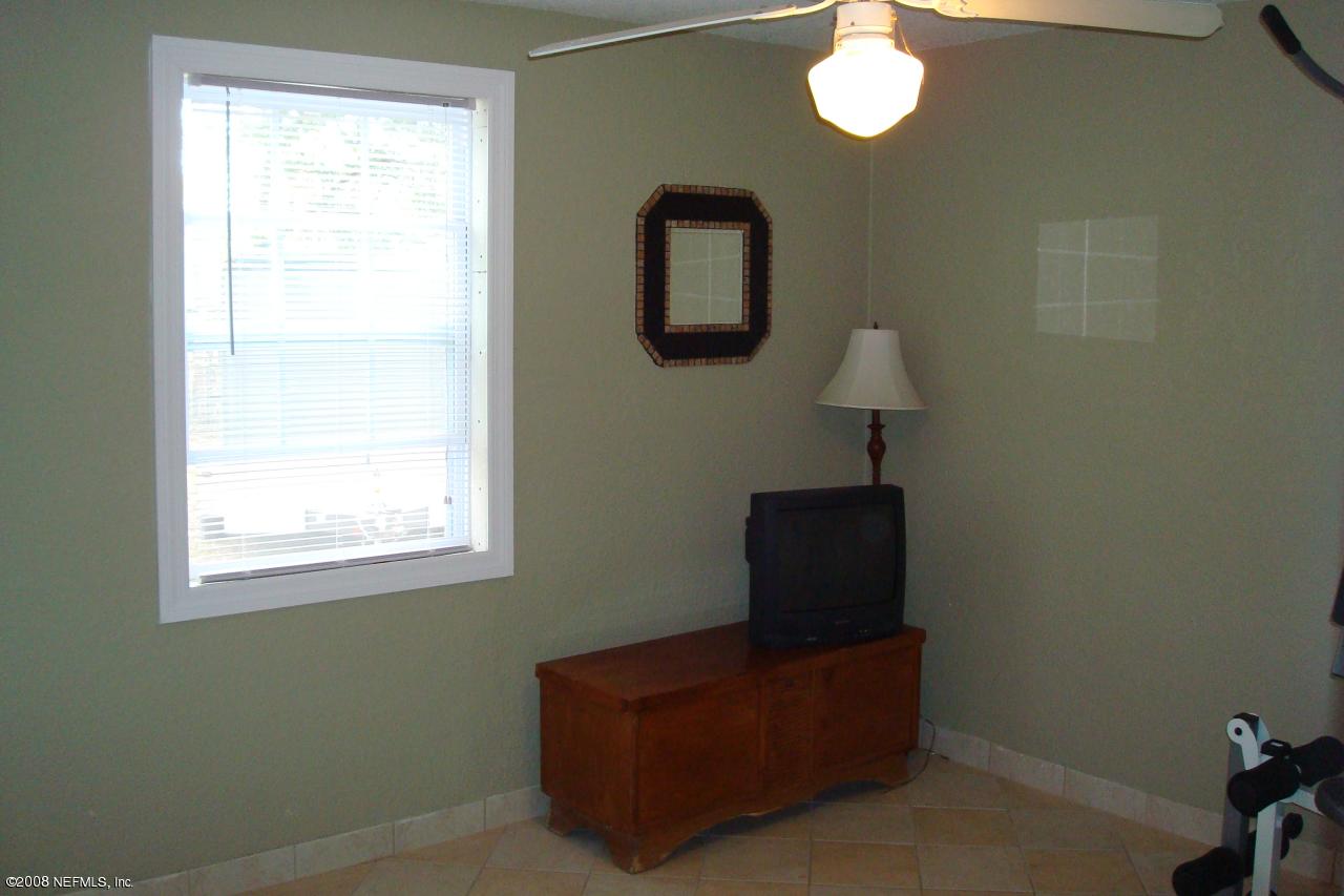 4238 Muncy Road Jacksonville, FL 32207 - Photo 3 of 6 living room