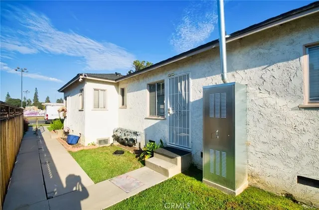 $2,000 | 4747 Clark Avenue, Long Beach, CA 90808