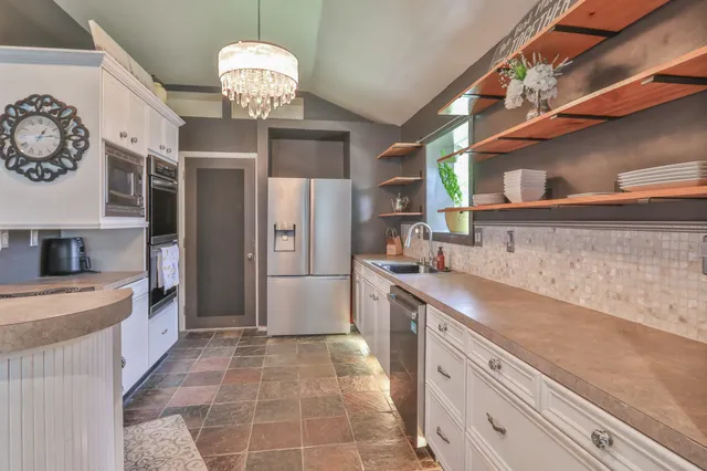 $299,900 | 502 Wildwood Drive, Seabrook, TX 77586