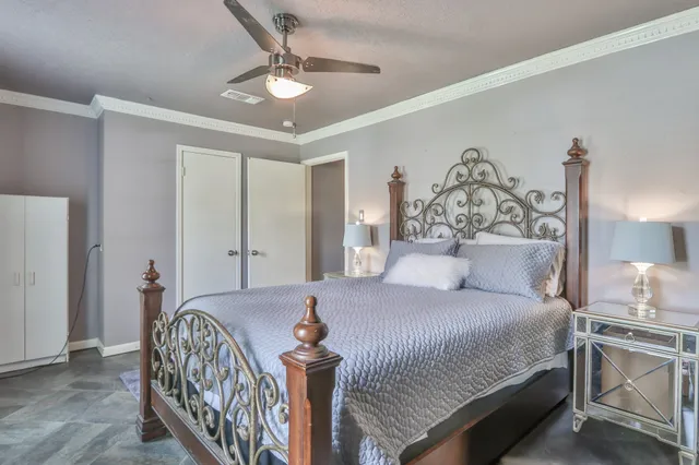 $299,900 | 502 Wildwood Drive, Seabrook, TX 77586