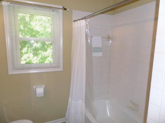 5372 North Georgetown Road Grand Blanc, MI 48439 - Photo 24 of 28 21201496-23.JPG