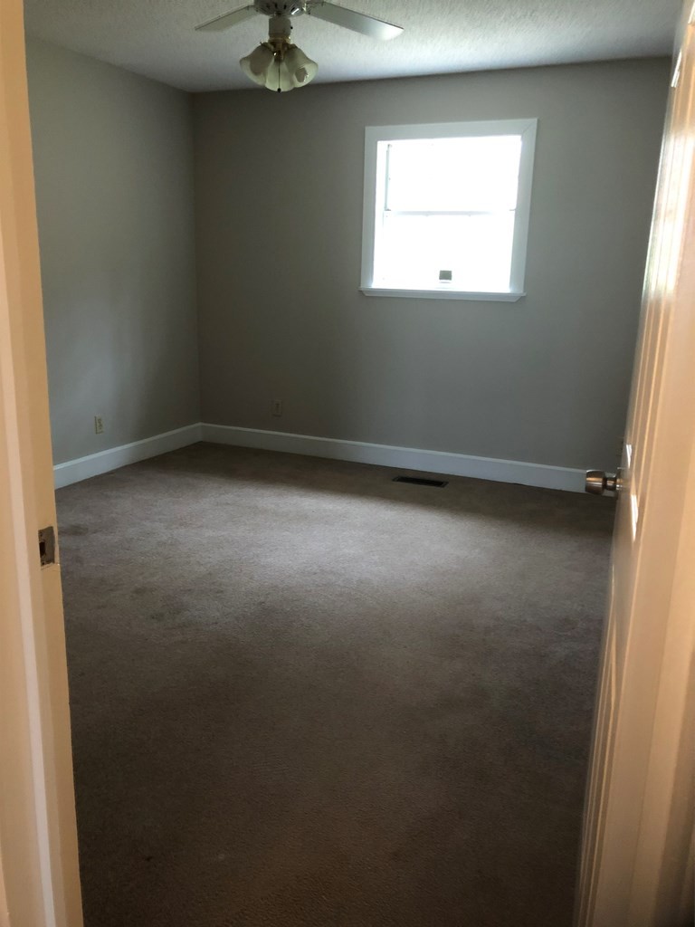 161 East Armuchee Road LaFayette, GA 30728 - Photo 19 of 20 an empty room with a window